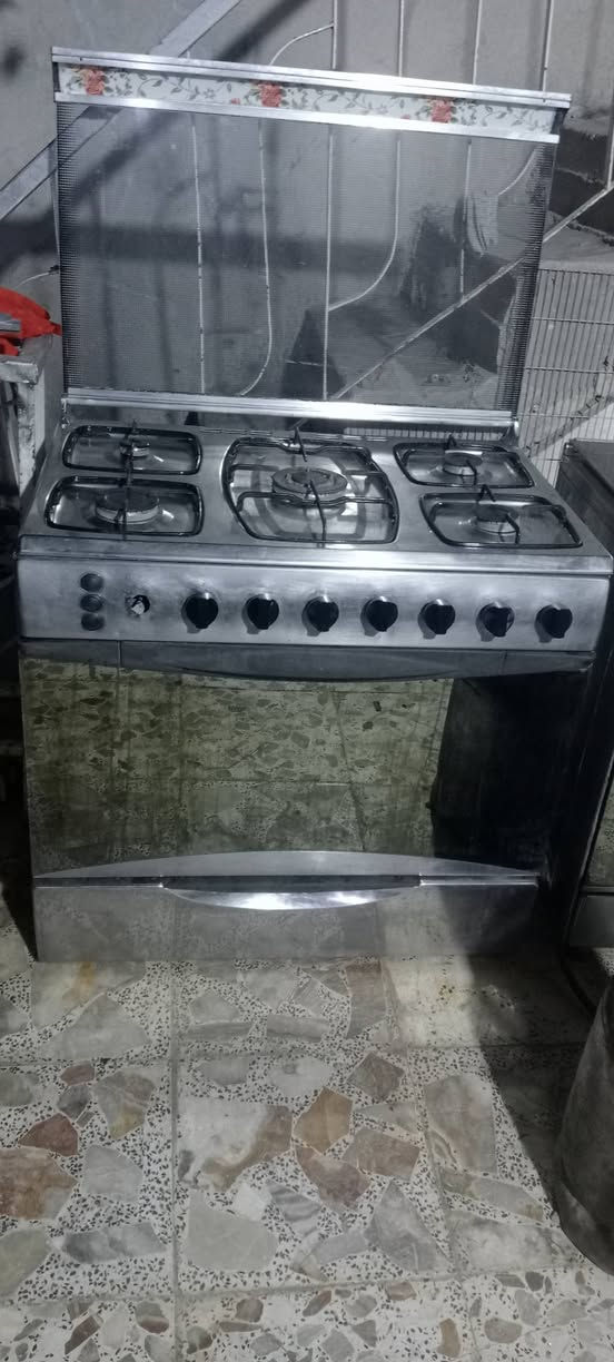 طباخ نوع ايديال مصري الاصلي الباب الاول شغال كله عيون وفرن فوك وجوه شرط الشغل ونارخضره بسعر 110 وبيه مجال العنوان الاحرار توصيل موجود حسب الاتفاق راسل اوتصل وبالخدمه *********** للعلم ضمان بالطباخ لمدة شهر
