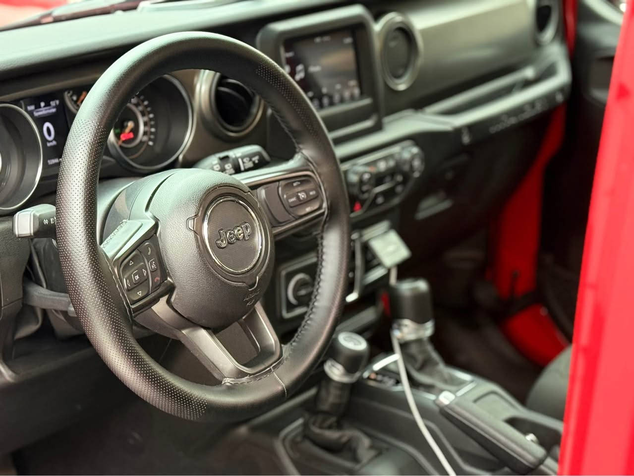 Jeep Wrangler 2023
جيب رانجلر ٢٠٢٣
مواصفات Sport 

مكينة ٤سلندر+توربو حجم ٢.٠لتر
ماشية 52,000 ميل و بحالة ممتازة 

ضرر السيارة فقط بنيد صبغ بدون دواخل ايرباك ستيرن سستم شركة رقم شاصي مع الصور موجود
كلش للون و حلو و سيارة نظيفة

رقم دهوك الدولي سنوية ب اسمنا و شرط التحويل
مكفولة من كير و محرك و كهربائيات

و ب سعر(270$) ورقة و بيها مجال

مكان السيارة

دهوك -معرض ارشف R-Shev
رقم51 من معارض التيرمينال 

***********
*********** دهوك, العراق
