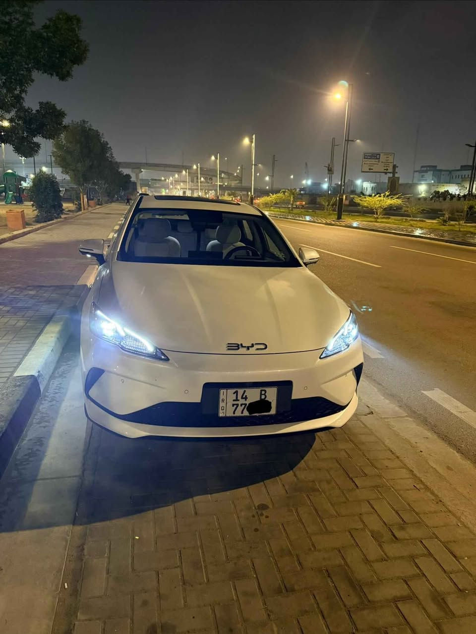 BYD Seal 05 2025 فول مواصفات 

موديل 2025 فول مواصفات 
ماشية 2000 وشوية كيلو زيرو 
كفالة عامة 

12 كامرة 
داش كام بلادي 
تسجيل 360 درجة عند الوقوف 
تسجل فيديو لاي شخص يقترب او يلمس السيارة 
كامرات 360 
شحن سريع 16 امبير / ساعتين ونص 

فتحة سقف 
ويل كب كروم
ركن ذاتي بدون سايق
شاشة كبيرة 12 انج 
تبريد قطعتين ومناخين  
جامات 4 اوتو 
كشن السايق كهرباء 
سويج + كارت تشغيل 
تشغيل عن بعد ودخول ذكي وبصمة 
اوتو هولد 
وضعيات قيادة 4 

ايرباك عدد 6 
سماعات عدد 8
يو اس بي عادي عدد 2 وتايب سي عدد 2 

فول LED كل السيارة 
حساسات ضغط اطارات مع درجة حرارة الإطارات 

رادارات امامية وخلفية وجانبية 
حساسات امامي وخلفي وجانبي 

تفادي تصادم تلقائي من جميع الاتجاهات
كشنات جلد ابيض 
تحكمات السيارة والابواب والجام والصندوك والتبريد من الشاشة 

عرض الشارع والسيارات المجاورة بالرادار بالشاشة 
السيارة تمشي 55 كيلو بالشحن 
و 2000 كيلو بالبانزين 
خزان بانزين 65 لتر 

رقم دولي مميز بصرة بأسمي 
هزة وسنوية جديدة 

السعر 162 ورقة 
*********** البصرة, العراق
