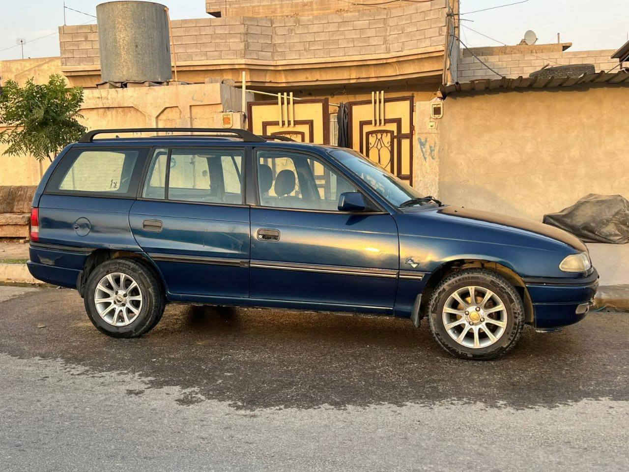 السلام عليكم استرا للبيع موديل 1991 گير ومحرك شرط طخم جديد صبغ عام جماليه رقم بغداد مشروع وطني كابون بانزين الشرعي موصل جانب الايمن ***********
