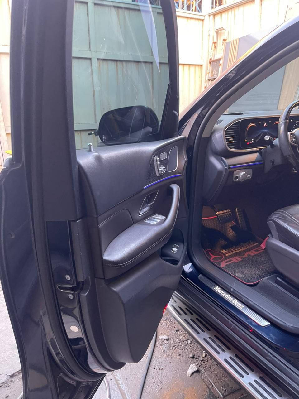 السلام عليكم للبيع (السعر خاص)

مرسيدس بنز GLS580 4mitec وكالة BCM موديل 2020 مواصفات ماي باخ طلب خاص لون الداخل و الخارج ممشى 60 الف كيلو متر رقم اربيل مكفولة كفالة عامه بيها فقط بارد ثلاث اماكن مختلفات فقط السيارة موجوده يمي و قبل كم يوم سويتلها ادامه كامله و السيارة 7 راكب و جكات 8 سلندر العادية تجي 6 للاستفسار
***********

0774 555 9987
