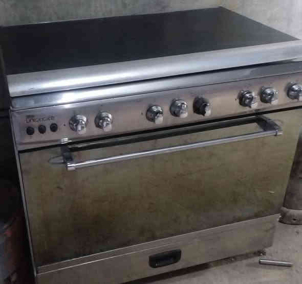 طباخ مصري ٥عيون نوعية نيونير شغال ع الفحص السعر ١٩٠بي مجال العنوان قرية المختار *********** بي واتساب
