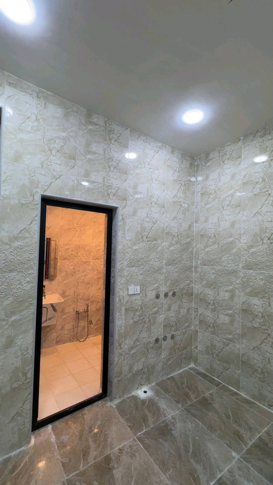 بيت للبيع مساحخ 55 واجهه7,752
الدوره ابو طياره قرب مطعم بيك جكن يتكون من 2غرف نوم استقبال مطبخ 2 حمامات