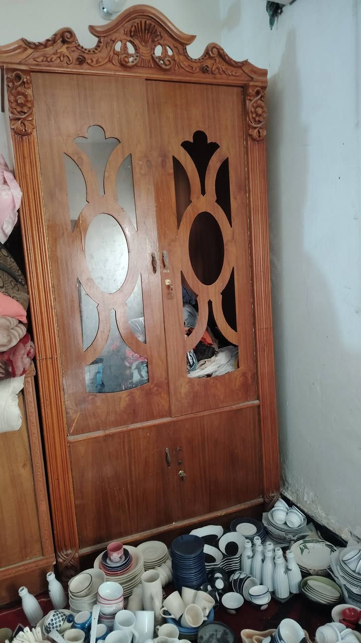 غرفه نظيفه وظخمه فقط ديلاب ميز المرايه مكسور قفلهن
بلازمه حجم 32
مجرات جدد
مرايه كبيره  اي استفسار خاص


**إذا كنت صاحب هذا الإعلان وتريد حذفه لأي سبب، رجاءا أرسل رسالة إلى الدعم الفني**