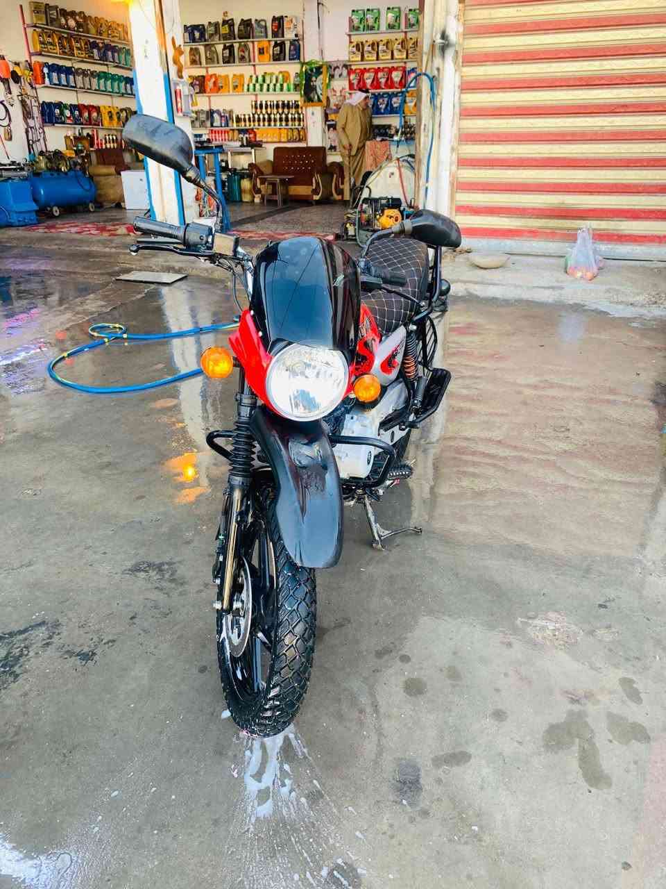 دراجة بوكسر مديل 23 نازله 24 دراجة اخت زير نضافه 100%
كفاله عامه من كلشي برغي محرك مامفتوح دراجة كلش حلو كلشي شغال بيه بحالت وكاله وراقه صوليات شرط ترقيم 
مكاني بلديات ***********  تصل بخدمتك سعر 1550بيه مجال
