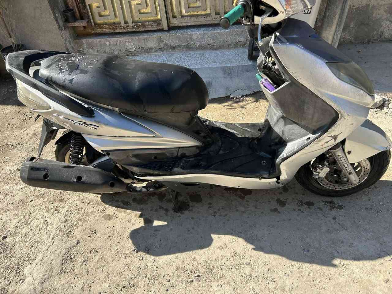 سكنس فحل نوزل خطين دراجه بلاديه مكينه خرسه متسمع صوته دراجه شلعه ومعدل تآكل الكاع مراوس جيتي ار او بيع 650 مكاني الحريه ***********
