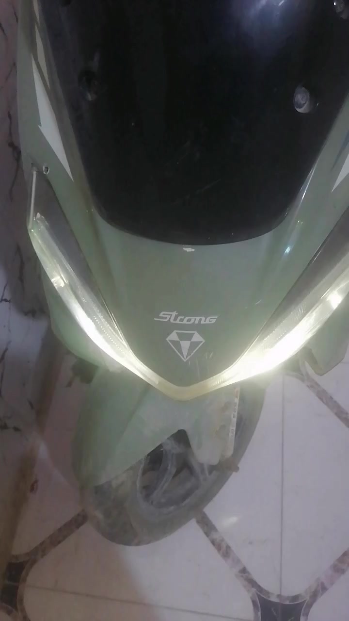 سلام عليكم دراجه حلوه ونضيفه الله شاهد لاغاسلها ولاشي تومجفتها تجفيت اصلي كلجات امامي خلفي بس كابريه يرادله وهسا اذا تنضفه تشغل بس طوف 
بس محاج شوي وريد ابيعها سعر 300 ومستعجل ***********
