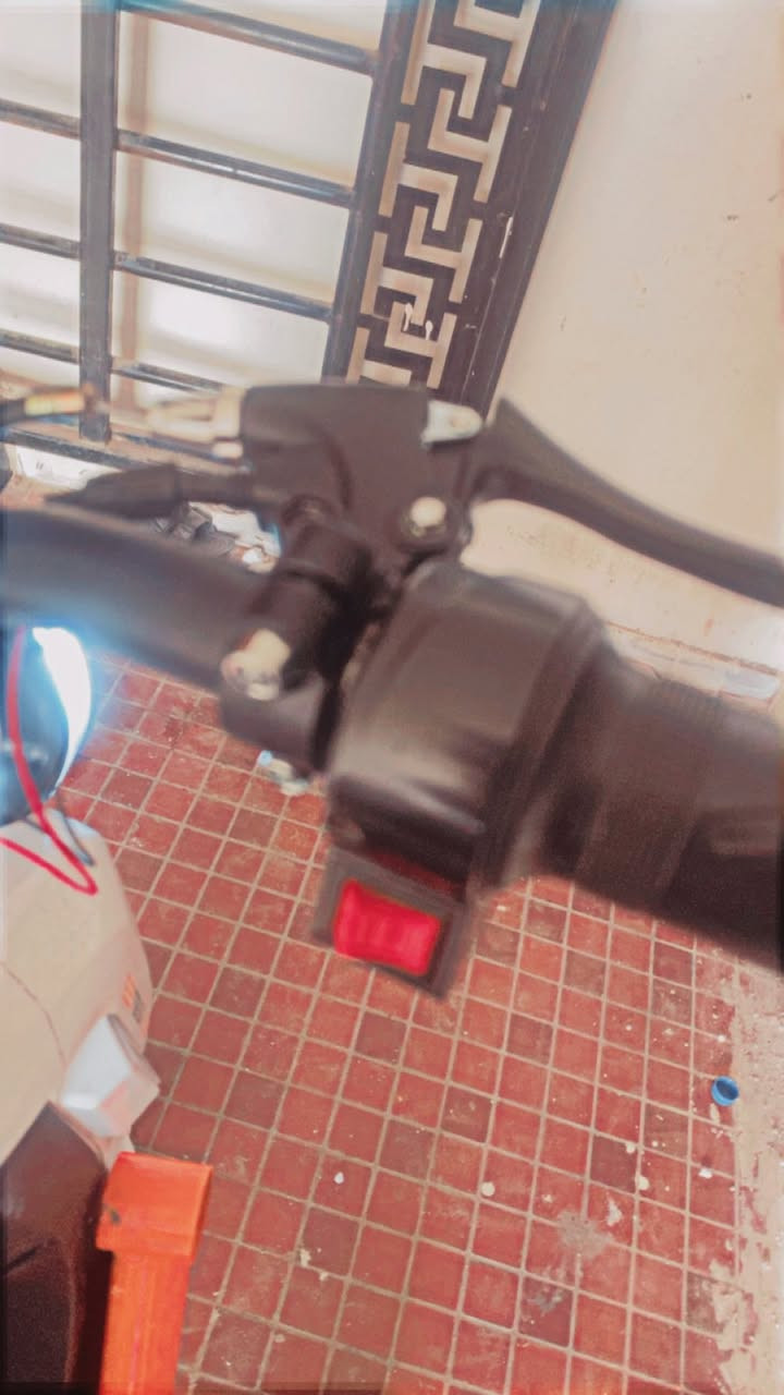 سلام عليكم  دراجه شحن حجم 20للبيع مواصفات 
4️⃣ باتري كبار فيتنامي صمان سنه تمشيك بال شحنه الواحده 40كيلو 
اشاير لد لايت عالي لد دائره 
نضيفة الدراجه بس بيهة ملاحضات بصيطه 
بطاريات جديده تايرات جديده شاحنه جديده قاعده شاحنه جديده دراجه يدات بريك سستم كامل دراجه تاخده ربع ماذب عليهة الله شاهد وتاخذ الدراجه وين ماجات وتفحصهة 
مكاني بغداد شقق الطالبيه قرب مدرسه الخمائل 
رقم واتساب فقط *********** واسف عله لاطاله
