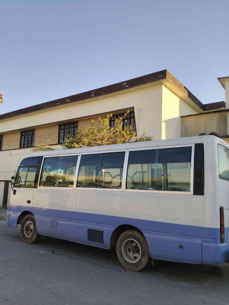 كوستر 2002 رقم جديد هيا وغرامه صفر هزه جديد منظومه غاز وبانزين مصبوغه حزام جماليه شباب اني مكلف بالنشر خابر على رقم.. ***********
