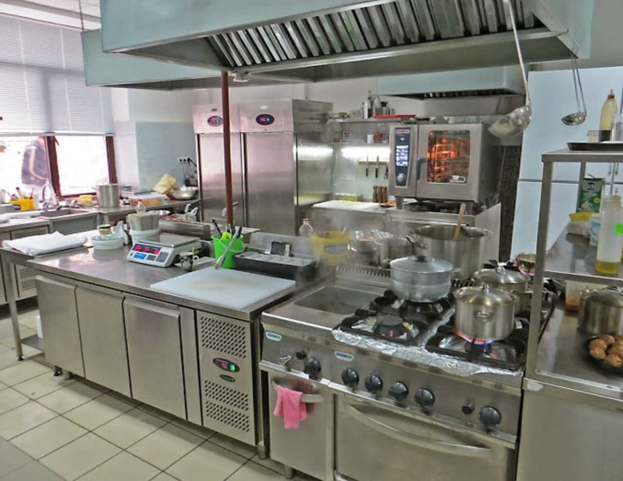 🔥 هل تفكر بفتح مشروع تجاري ؟
تجهيز مشروعك بشكل صحيح من البداية يوفر عليك الكثير من المال والأخطاء.
نحن نقدم خدمة تجهيز المطاعم، الكافيهات، الفنادق، المشافي، والمخابز من الصفر بخبرة أكثر من 13 سنة في مجال معدات وتجهيز المشاريع التجارية.
خدماتنا تشمل:
✔️ تصميم المكان والمطبخ أو القسم التجاري بطريقة احترافية
✔️ اختيار أفضل المعدات المناسبة للمشروع
✔️ توفير معدات عالية الجودة بأسعار مناسبة
✔️ ترتيب المكان لتسهيل العمل وتقليل التكاليف
إذا كنت تخطط لفتح:
🍽️ مطعم
☕ كافيه
🏨 فندق
🏥 مشفى
🥖 مخبز
تواصل معنا وسنساعدك في تجهيز مشروعك بالكامل بطريقة صحيحة واحترافية.
📩 راسلنا عبر الخاص لمعرفة التفاصيل.
*********** /  ***********
