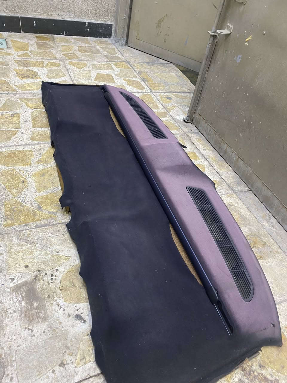 للبيع برده خلفيه خفاش كهرباء شغاله بحاله ممتازه السعر قيم واخذ  ***********
