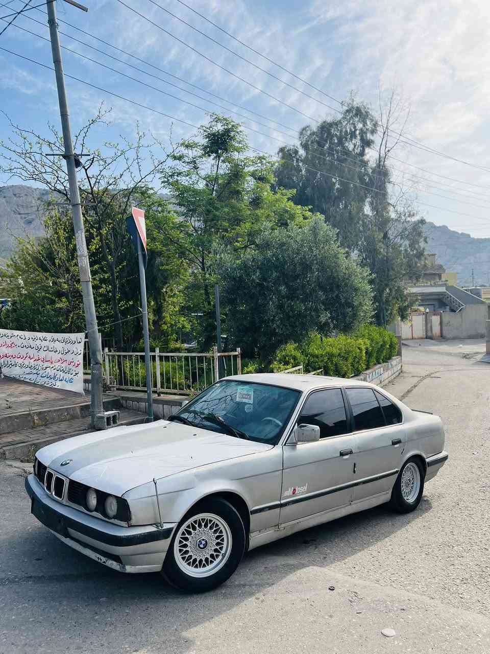 علوج علوج
مەکینە 525i گێڕ عادی
مۆدێل 1993
گێڕو مەکینەو ئەکسل و کارەبای بەشەرت هەزار فیتەر
دو جام کارەبا
ناو فۆرمیگا بەرگە دەرگاو ناوی لۆک لۆکە
ئێستە چوار تایەو ویلی عادی لۆکی لە ژێرە
موسو براوە بەشەرت
تەجیل و گەرمی و ئاوی فڵجە گێجەکانی هەموو ئیش دەکا
لایت ئەڵقەو زینۆن
قوفڵ مەرکەزی
پێویست بە وەسف ناکات ماشااللە سەیارەکە زۆر جوان و پاک ماوەتەوە
عەشیای تەبریدیشی مەزبوتە بەس قایش و خازی ئەوێ
تۆزێ کاڵ بونەوەی هەیە
25گەلاو مەعامەلە
شوێن دەربەندیخان
گۆڕینەوەش ئەکەم
***********
