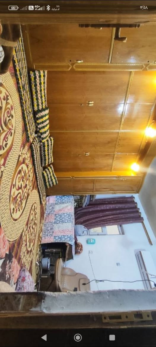سلام عليكم بيت مساحة 100متر  مربع طابق ونص ستقبال مطبخ  صاله  غرف نوم  مكشوفه الطابق الثاني غرفة نوم وصاله وتخاريج وصطح المكان الكوفه البوحداري قرب جسر الامام علي قرب دهين ابو رضا يبعد عن الشارع العام 3بيوت السعر 50 الاستفسار على هذا الرقم***********
