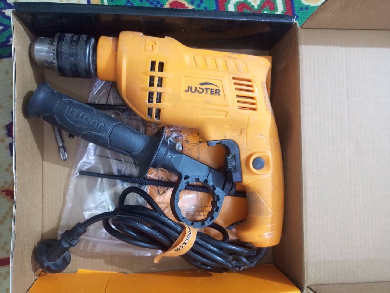 السلام عليكم يوجد دريل كهرباي جديداشتقلت 
بيه مرتين السعر 35وبيه مجال الفلوجه الشهداء 
***********
