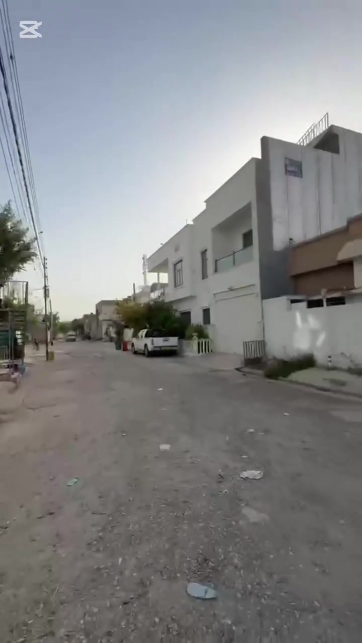 السلام و علیک
ئەم خانووە بۆ فرۆشتن کەلار + شەهیدان نزیک تەلاری دیندار کۆڵان پان ڕوبەرەکەی (130) مترە لەسەر پانی کەوتوە  ڕوکنە سعری زۆر مناسبە

قاتی یەکەم 
ژووری میوان
ژووری نوستن
هۆڵ
متبەخ
حەمام سەرئاو

قاتی دووەم
ژووری میوان
ژووری نوستن
هۆڵ
متبەخ
حەمام سەرئاو

بۆ زانینی نرخ ژمارە یەک بنێرن یان تیل بکەن

***********

بۆ زانیاری زیاتر سەردانی عقارات بیلال بکەن
