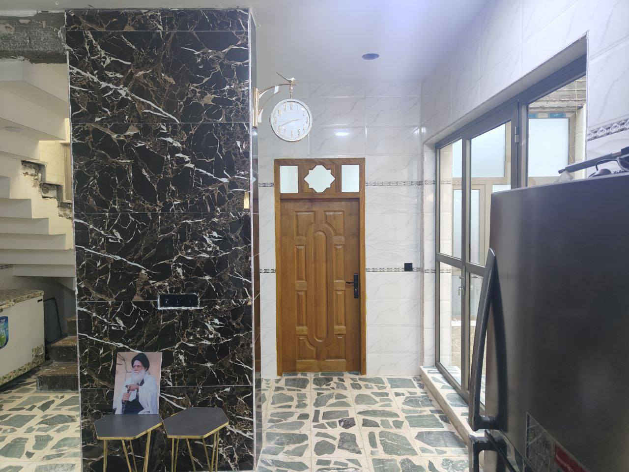 سلام عليكم  دار للبيع المساحه 187العنوان الاورفلي قرب جامع المصطفى سند بأسمي سنه البناء 2025 هس نازل بي اقل الشهر من كمل 
البيت فول الفول طابقين كهرباء بوري الارضيه كاشي مرمر 
السطح كامل ستايكر اي استفسار الخاص ***********
