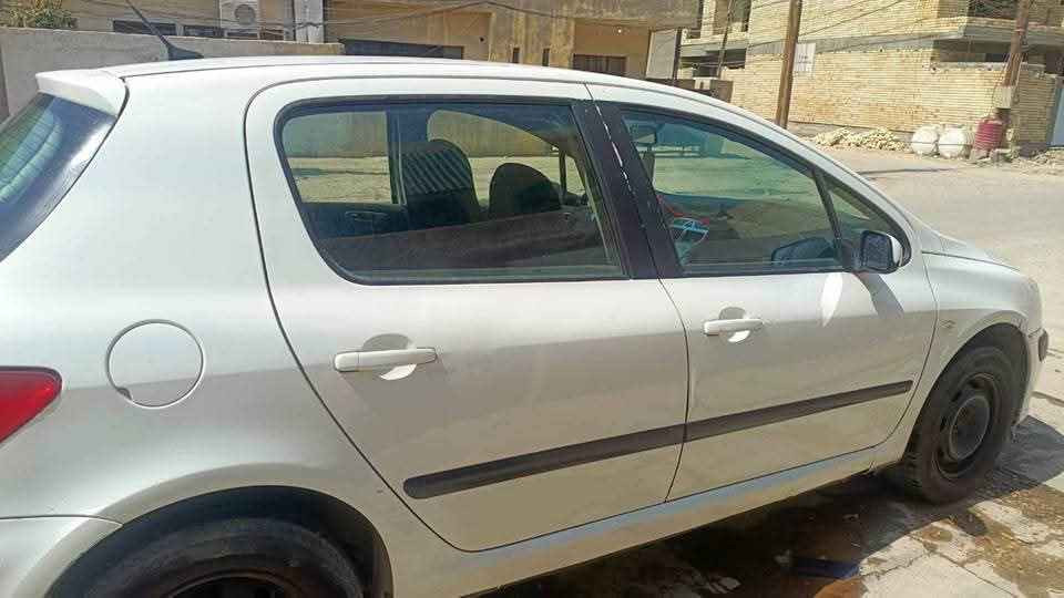 سلام عليكم سياره بيجو للبيع موديل 2004 307
سياره نضيف او كامله مابيه اي نقص بالعافيه على الياخذه
سعره 53 ورقه او بيه مجال قليل 
رقم انكليزي سنويه جديده
مكانه بغداد الدوره 
رقمي*********** Colombo, Sri Lanka
