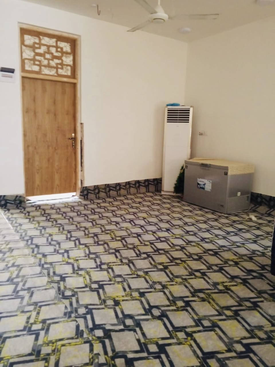 بيت 150 م طابو زراعي سند 25 طابقين بناء سنة 23  الطابق الارضي يحتوي على غرفة نوم كبيره وهول كبير وصاله ومطبخ ومجمع صحياة داخليه وخارجية الطابق الثاني غرفه كبيره وهول كبير وصاله ومطبخ ومجمع صحياة الشارع 10م تبليط ومجاري والطابق الثالث بيتونه كبيره مناور 3 البيت بناء درجه اولى طابوق جمهوري نقص ارضيه السعر 210 وبي مجال قليل
الموقع شارع 80 خلف نون مول التقسيم الجديد
للاستفسار  
مكتب سما العراق للعقار 
مقابل نون مول
***********
