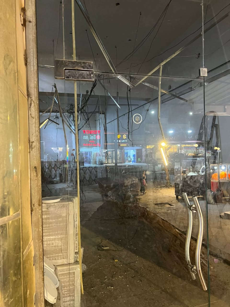 جام خانة للبيع
العرض مع الباب مترين و30 سم
القطعه الكبيره متر و20سم
والصغيرة 20سم
والباب 90
الارتفاع مترين و94
كاملة مابيهه نقص
الجك مالتهه بعده جديد قبل فتره مسوينه
مكاني بغداد الشعب 
***********
السعر مناسب
