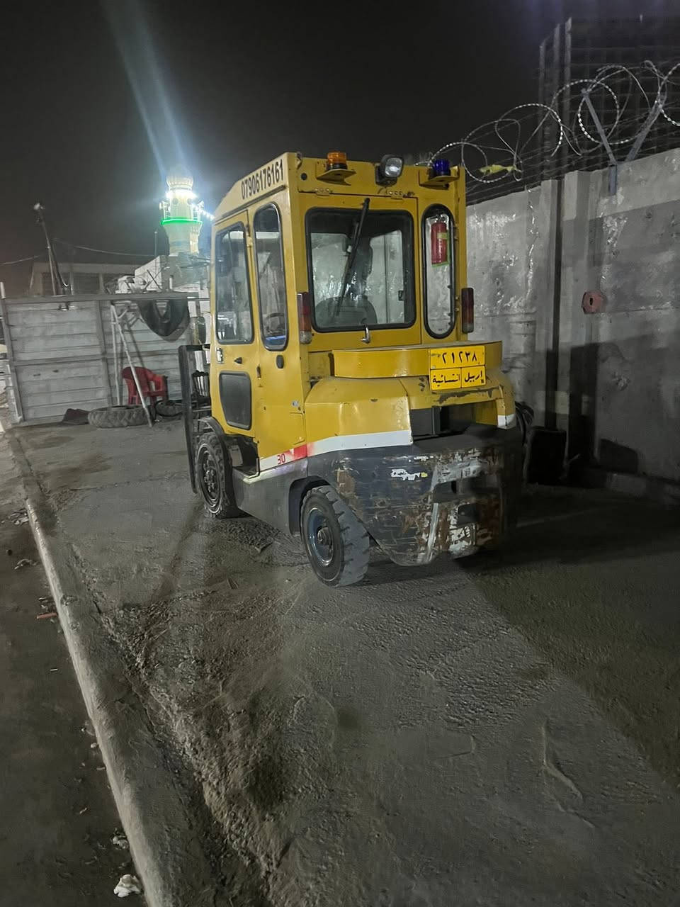 رافعه شوكيه 2015للبيع مكفوله السعر 135وبيها مجال مكاني بغداد قرب مطار بغداد ***********
