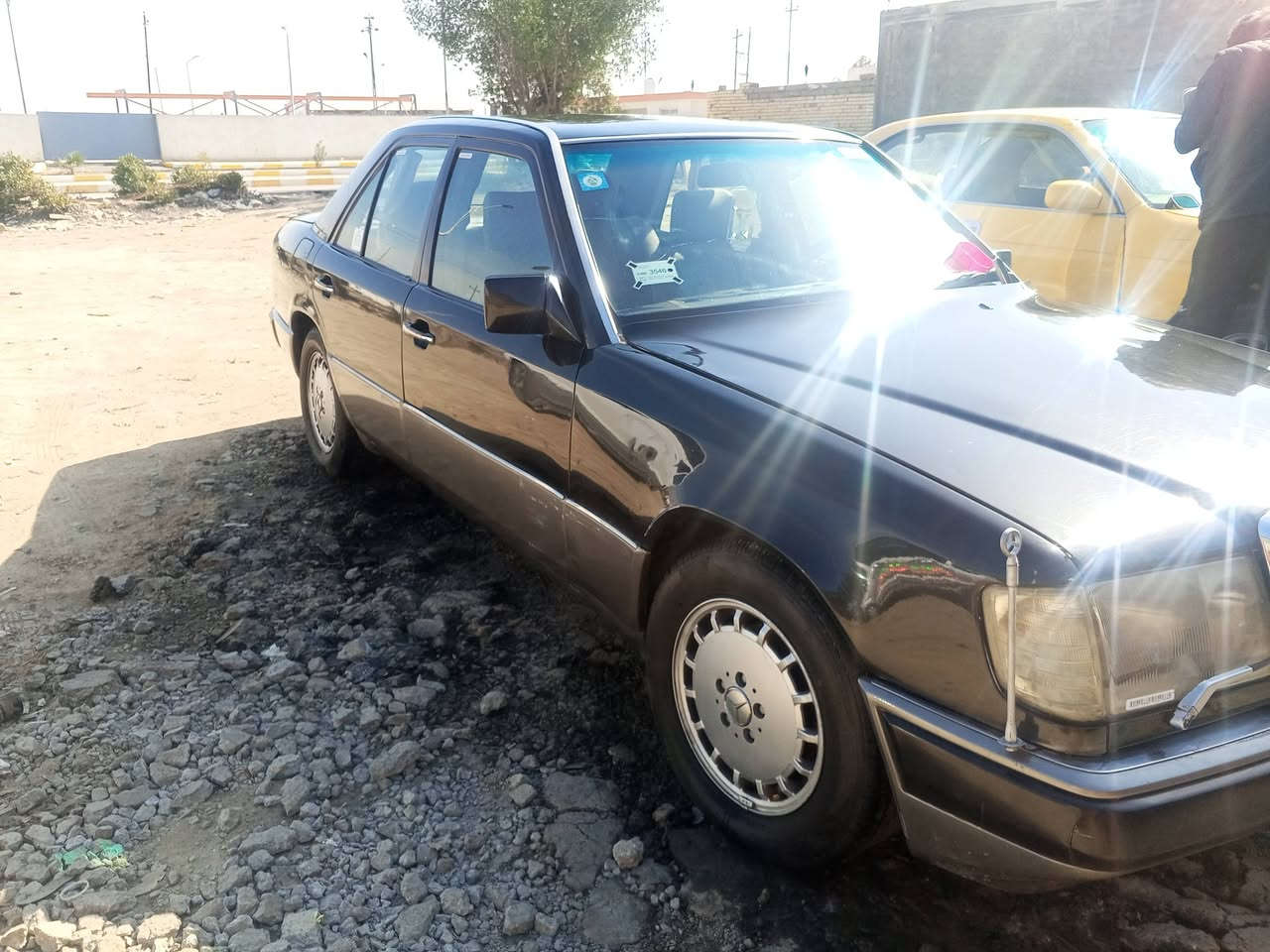 اخوان السلام عليكم ورحمه الله 
مارسدس دب موديل 89
رقم بغداد 
تبريد شغال
تخم تاير 
قواعد دبلات وحده معمره من جهة السايق
محور مكينه 2500ديلكو 
حداديه قبل شهر نفضتهه بشيخ عمر 
صاحبهه الشرعي من اهالي كربلاء ويدوارهه باسمك 
سعرهه 54وبيهه مجال للشراي 
العنوان ناصريه قضاء الفهود 
الرقم ***********
