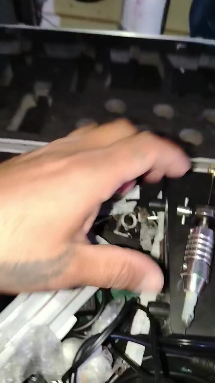 جهاز وشم للبيع سعر جدا مناسب ب ٧٥ وبي مجال الجهاز ويا مكينة احتياط وابر وانبولات كامل مكاني تاجي حي الحسن العسكري *********** واتساب واتصال وتوصيل موجود
