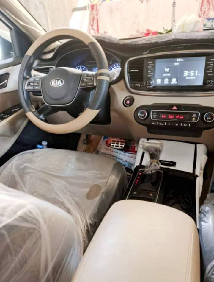 السلام عليكم 
للبيع كيا سورنتو موديل 2020 فول مواصفات قمارة حديد السيارة مكفولة السيارةباسمي الرقم الانكليزي هزة وسنوية جديدة لغاية 2030 ماشية 55 
مواصفات السيارة 
1-حجم المحرك 6 سلندر 
2- تحكم استيرن جهتين 
3- شاشة كار بلي بلادية 
4- اريل نفكيشن 
5- بصمة تشغيل+ ابواب
6- يدات نيكل
7- لايت لد 
8-لد امامي+خلفي
9- علامة السورنتو بالدوسة 
10- تخم تاير جديد 
11-مري شفط 
12- كشنات جلد 
13- كشنات كهرباءعدد2 
14- حساسات امامية + خلفي
15-انظمة قيادة عدد 4 
16- 3 قطع تبريد 
17-سبعة راكب
18 - صندوق كهرباء 
19- بردات خلفية 
20- ويل حجم 19
21- شاحن واير ليس + بلوتوث
تحويل ثاني يوم 
مكان السيارة البصرة 
السعر المطلوب 263 وبيه مجال للطيبين للاستفسار الاتصال واتساب ***********
