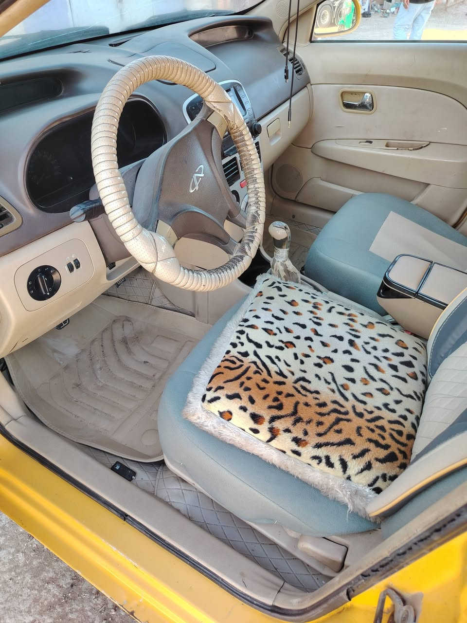 سياره شيري فلاوين البيع سياره نضيفه كله بلادي لا محور اسياره بسمي لا مطلوبه لا هيه ولا غرامات رقم نكليزي سعره 28 ورقه رقم المبايل ***********
