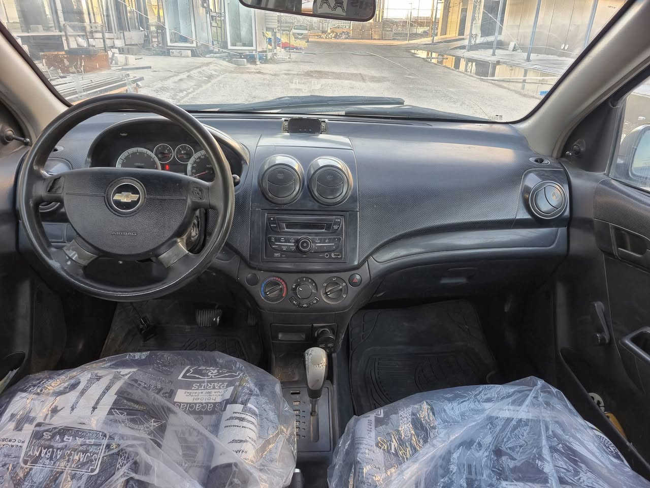 السلام عليكم افيو موديل2009 لون نفطي رقم نجف مشروع وطني ... بيها صبغ حزام بدون ضربة مصبوغة جمالية ... مكينة وكير مكفولات وعل فحص حدادية جاهزة السيارة كلشي ماعايزة للبيع او مراوس سعرها 58 وبيها مجال للشراي مكان نجف للاستفسار ***********
