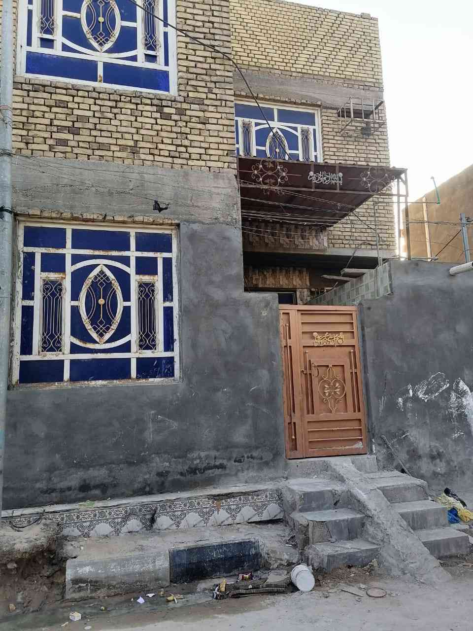 يوجد لدينا دار سكن للبيع حي الشهداء ١٠٠م امامي طابقين بناء حديث مسلح شارع ابو صادق الوكيل السعر ١٤٠مع المجال للاستفسار الاتصال ***********
