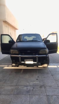 فورد اكسبلور موديل 2000 للبيع محرك وكير جديد  سعرها 55 ورقه وبيها مجال...