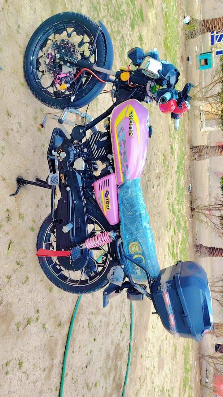 يا الله سلام عليكم دراجه للبيع سيفانه موديل 25 اوراق كامله مكفوله كفاله عامه بعده  جديده كهربائيات كماليات كله شغال بصمه عن بعد مكينه 200 شرط أنضف من الصوره السعر 750  وبيه مجال اتصل وبيك خير وتدلل ***********
