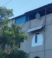 قوس بلكون • زجاج اسود ٤ملم • ساحة ١٨٠١