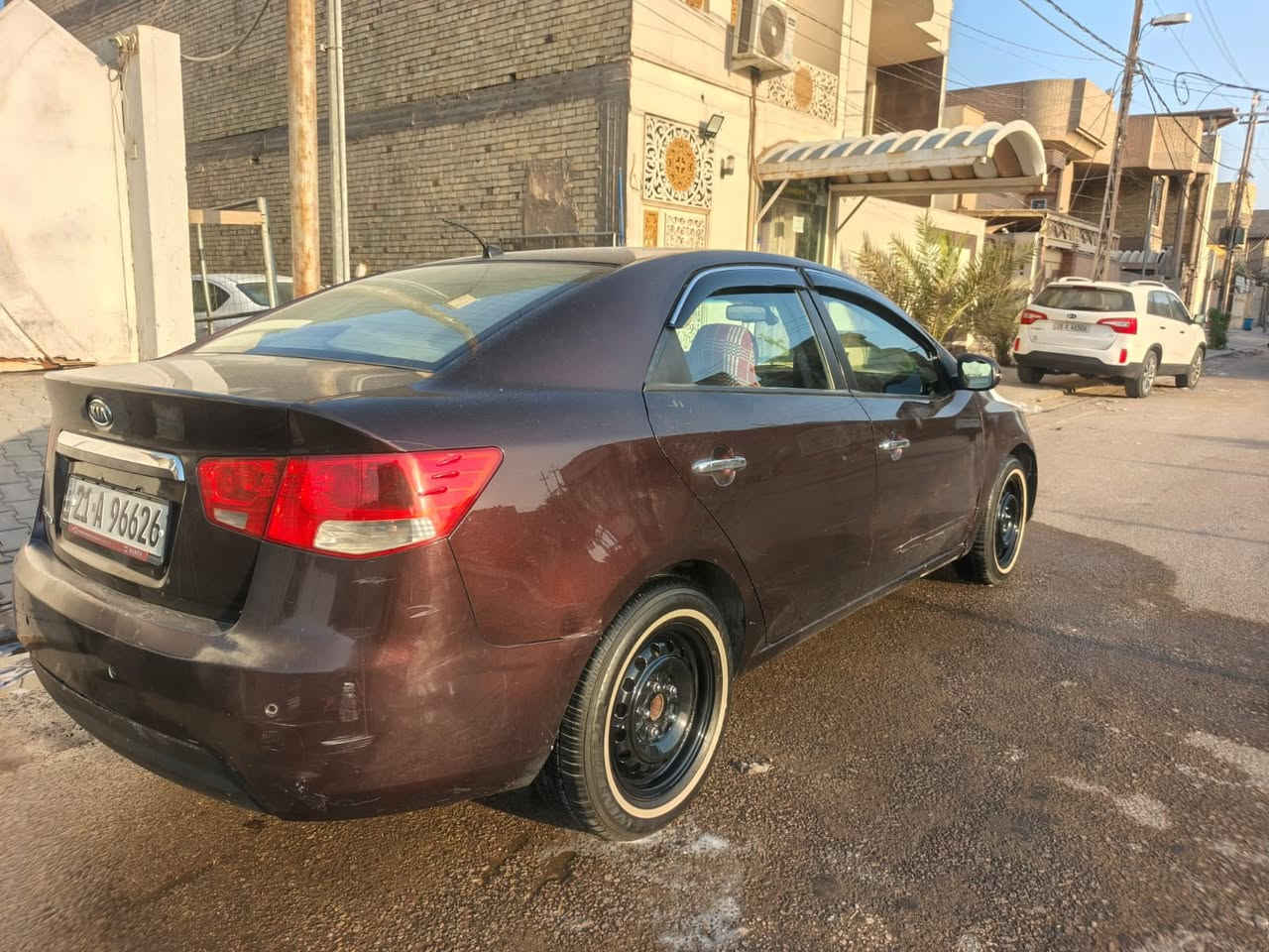 سيراتو 2011
 السعر 80$
بيها مقدم 3 قطع والباقي مكفول
رقم انگليزي دولي 21سليمانيه 
گير ومكينه خير من الله 
تدفئه / تبريد 
تحكمات 
اشاير بالمري 
شاشه توتج
كامره خلفيه + اماميه + تسجيل 
دمام 
تخم تاير جديد
للأستفار/***********
