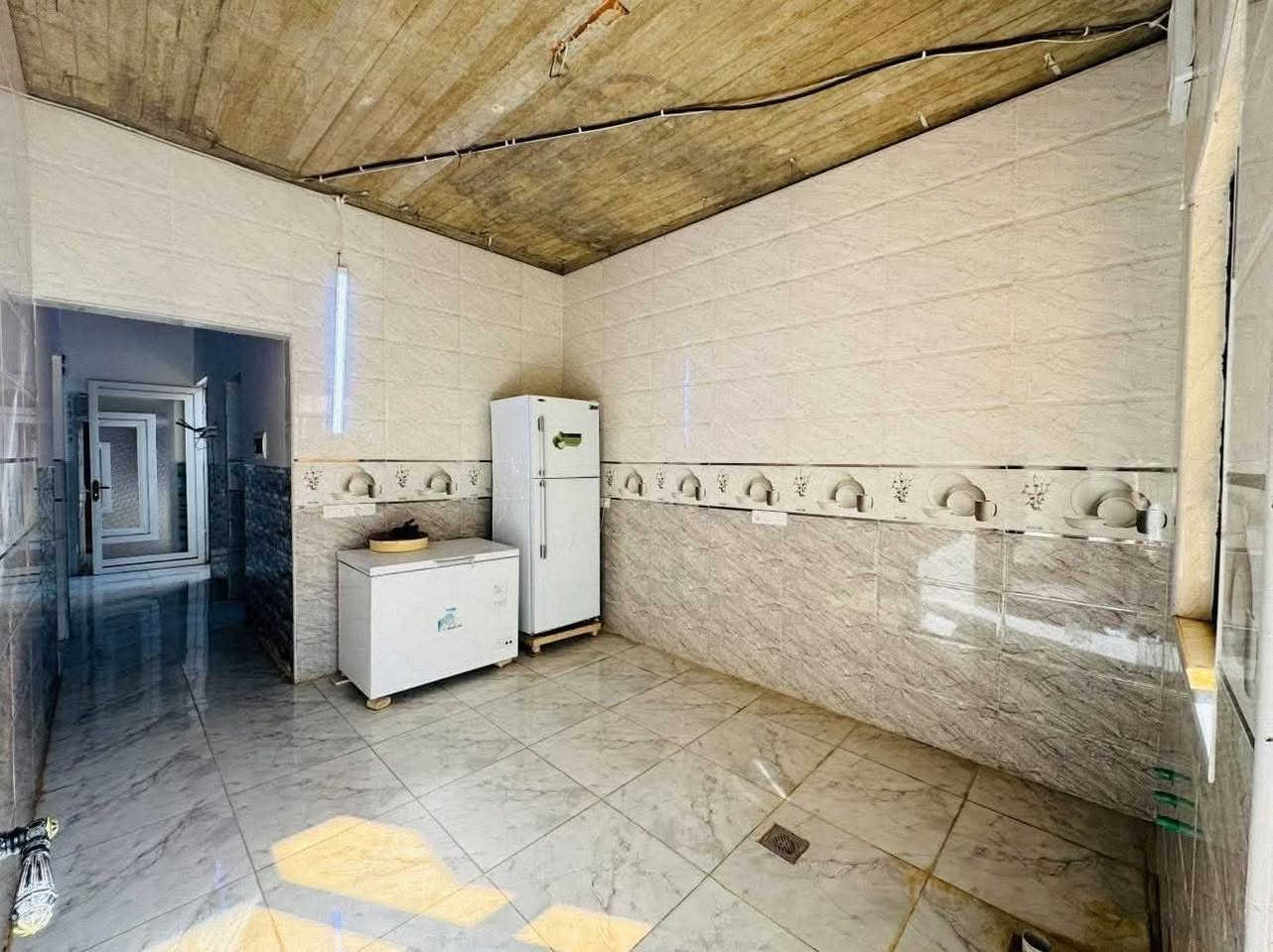 سلام عليكم بيت طابقين للبيع في الرشيدية قرب مدرسة عماد الدين الزنكي مساحة150متر يحتوي على خمس غرف نوم مطبخ مشتملات وصاله واستقبال بيت بأدلو الأساس عندو كارت بلدية الاستفسار اكثر اتصال رقم كورك***********
