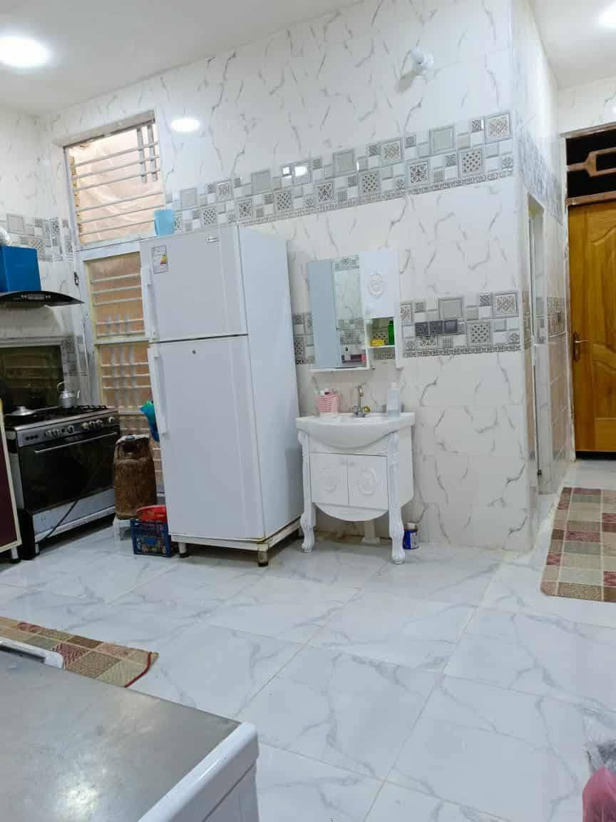 مكان البيت بالحكيم نزلت مجمع الوادي يم حسينية بيت خليفة
مساحة البيت 150م البيت طابوگ تأسيس الكهرباء دفن بوري والمي تأسيس دفن  الطابق الاول سقف صب وجبس بورد غرفة وهول واستقبال ومطبخ وحمام والقاط الثاني غرفتين وهول داخلي وحدة من الغرف سوت بداخل الغرفه صحيات  بس سقفه سندويج والغرفه الثاني صب (زارعي  مرقم من البلدية 60 وبي مجال


**إذا كنت صاحب هذا الإعلان وتريد حذفه لأي سبب، رجاءا أرسل رسالة إلى الدعم الفني**