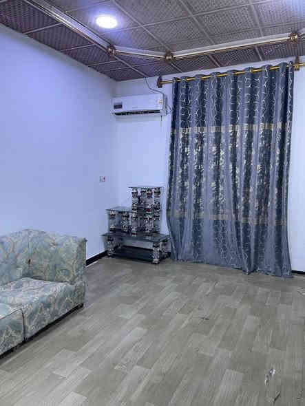 دار للبيع مساحة ٣٠٠متر مكاني شط العرب الجزيره شارع اليوبه يحتوي على ثلاثة غرف نوم صاله وستقبال صحيات داخل وخارج اي استفسار اتصل🗣📲📞 *********** البصرة
