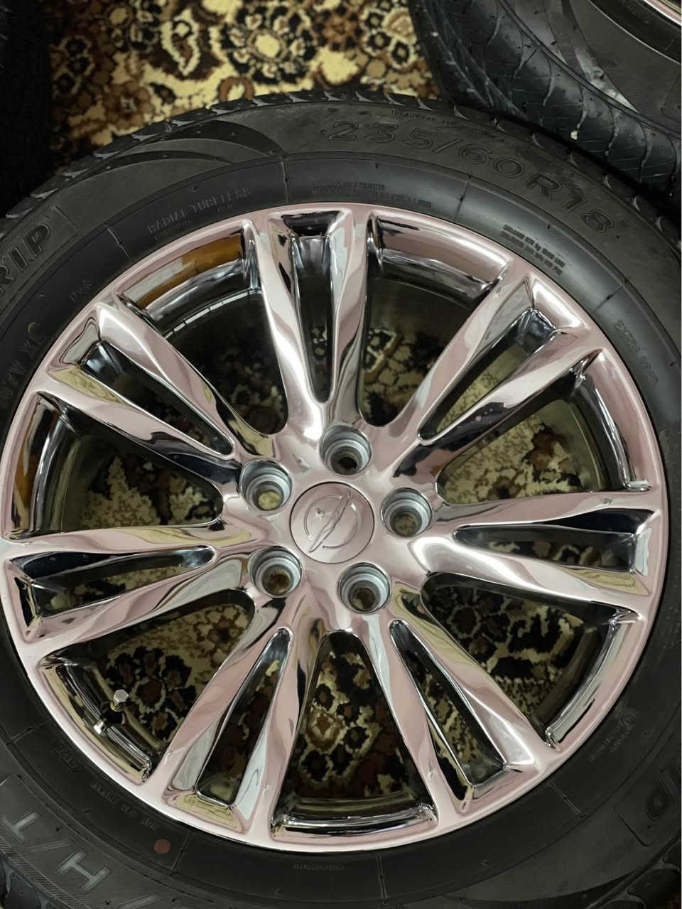 ويل اوباما حجم 18 ام لمعه قويه مع تاير اخو جديد نوع فتنامي سعر 500$ مكان كركوك - رقم *********** كركوك, العراق
