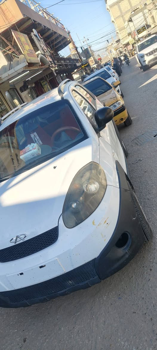 السلام عليكم عندي شيري x1 2014  لون ابيض تبريد ثلج تدفئه دواخل نضيف السياره بلاديه بيها دحجه باب السايق فقط والباقي شغال كله من طول لطول حداديه مسويها كلها تايرات جدد والسياره بدون غسل . علما السياره استلام شركه مامطلوبه ولا الف معامله كامله بيها بس لوحات ممستلميهن السيارة اصوليه يحتاج بس تسجيل اني مافارغ اركض بالمرور ملتزم بعمل باقي التفاصيل خاص مكانها نجف مشخاب ***********
