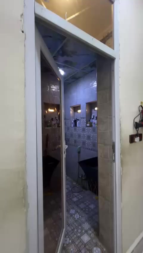 سلام عليكم بيت .للبيع.زراعي سند 25قرار محكمة بناء حديث 2024. 100 متر. واجهة .5 . سعر 116. وبي مجال.الموقع بغداد الزعفرانية شارع المعهد من تصعد اسدة تاخذ يمنة رباع نزلة ع يسار.باقي تفاصيل بل فيديو موضح . للاتصال.***********
