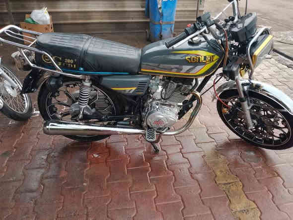 سلام عليكم دراجه سونك محرك 200 بدون وكيليهه موديل 25 سعرها 750 الشراي يتصل على هذا الرقم *********** مكاني ميسان
