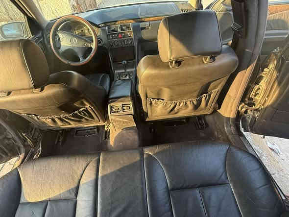 مارسيدس ام عيون موديل ٢٠٠١ اسود غير محدد فول  مواصفات صدر جديد قبل شهرين كير D4 السيارة عوزله صبغ  بس محرك جديد  رايد ابيعة بسبب البناء تايرات جديد ويل مثل ما موضح بالصورة  كشنات جلد سلايد روف محرك V6 المرغوب كير D4 سياره جديده خير من الله ***********
