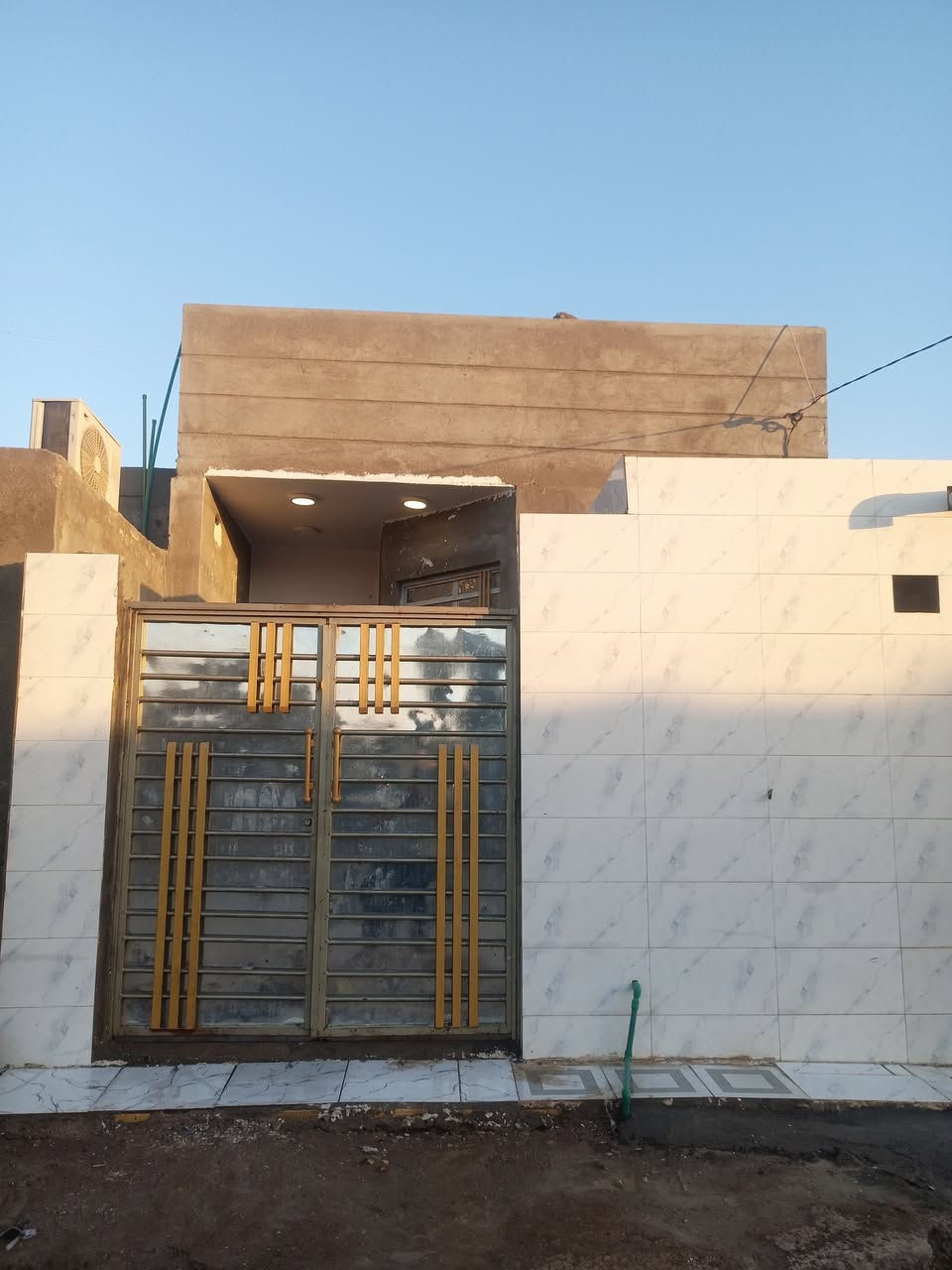 السلام عليكم ورحمة الله وبركاته
بيت للبيع بكاع ال راجي مساحته 110 متر.
سعر البيت 40 وبيه مجال قليل
للاتصال  والاستفسار على أرقام
***********
***********
