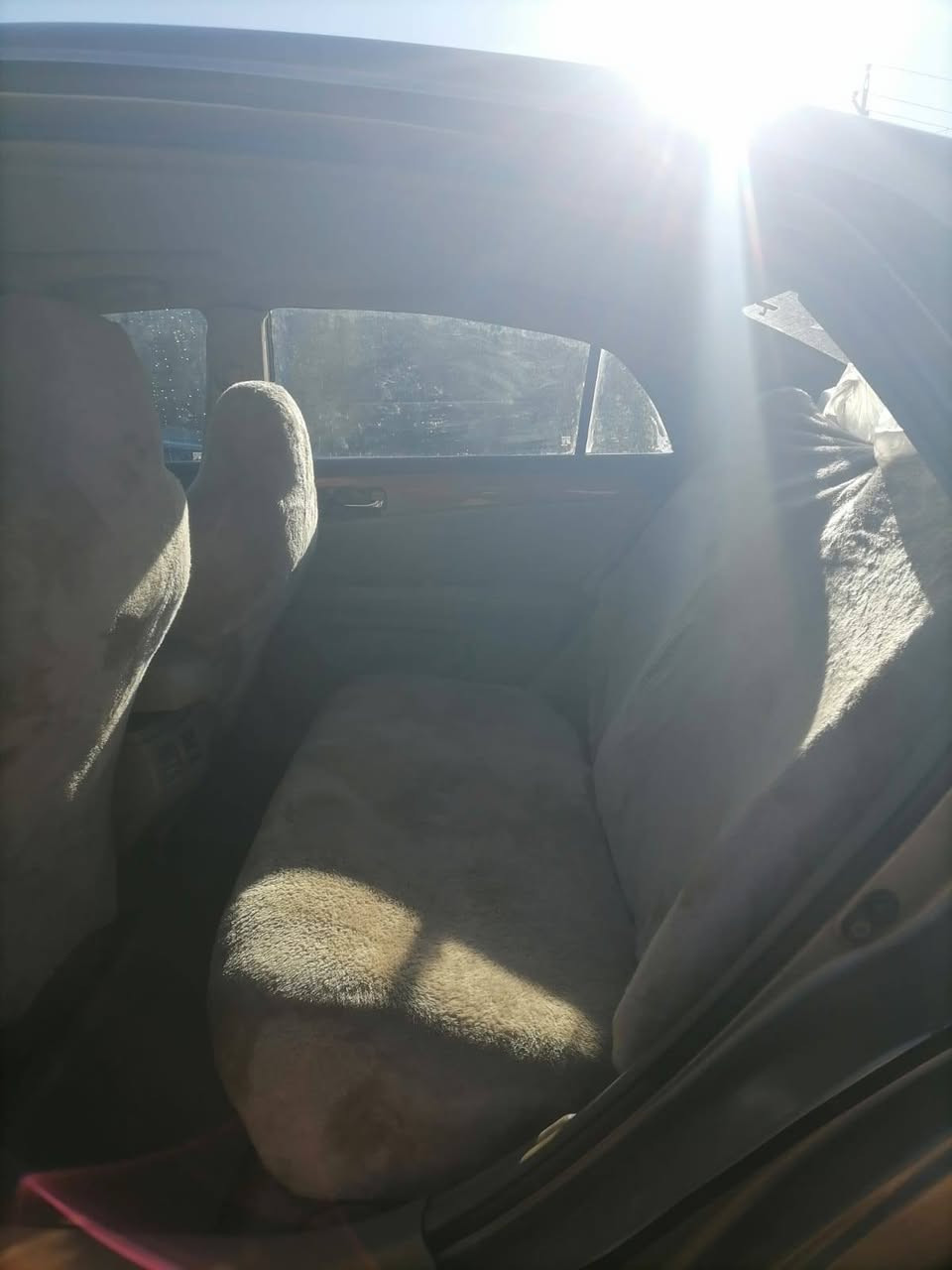 السلام عليكم سيارة افلون للبيع موديل ٢٠٠٦ مكينه كير جيدجدا سنويه ٢٨ مصبوغة عام كهربائيات كلها شغاله صدر جيد السعر ٧٧ اوبيه مجال قليل العنوان الرمادي الجزيره البوذياب للأستفسار ***********
