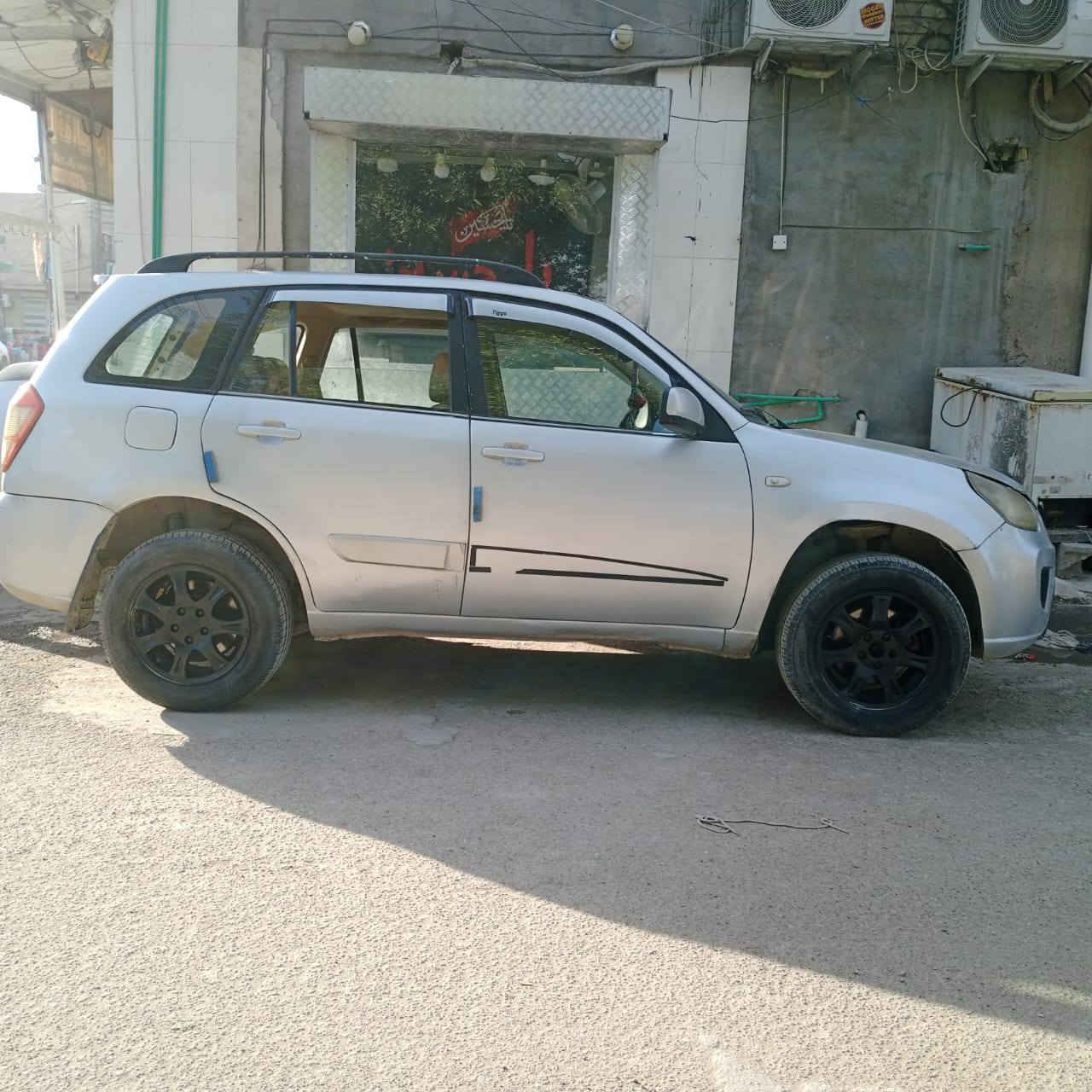 سلام عليكم سياره تيكو 2014 محورة كورلا رقم بغداد انكليزي تحويل مباشر
بيه ضربة بجاملغ الايسر ومصلحة مصبوغ حزام 
السعر 50 وبيها مجال 
العنوان بغداد العبيدي 
***********
