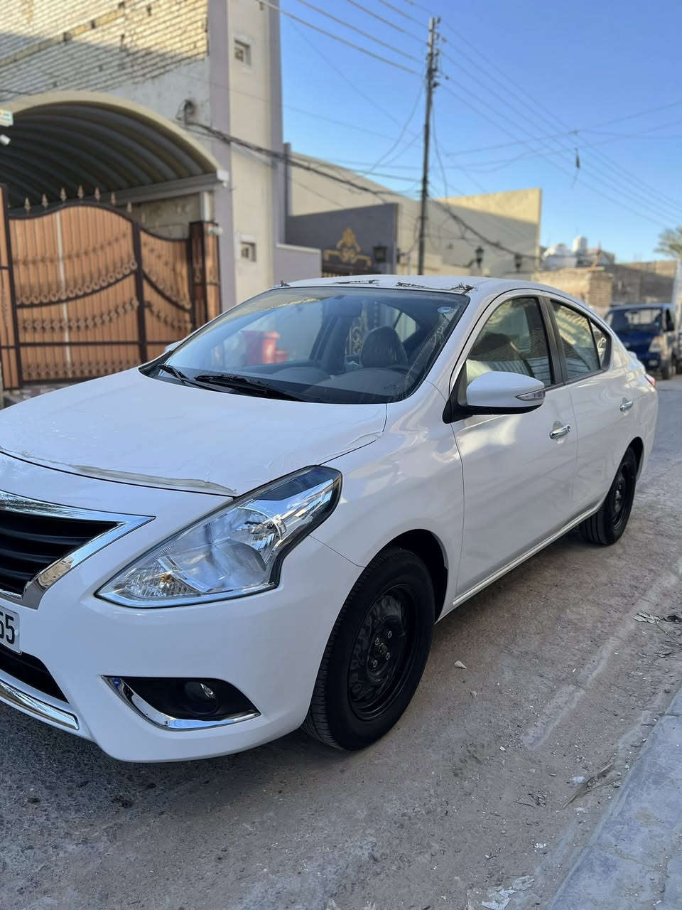 نيسان صني ع وضع الزيرو
موديل 2025
رقم اربيل الجديد الانكليزي 
ماشية 3الف كيلو
كفاله عامه من الصبغ والبارد والتبديل والخطا المصنعي  
———
المواصفات :
حجم المحرك 1500
تبريد خلفي 
شاشة بلادية
كامره خلفية 
اربع جام كهرباء 
اشاير بالمري 
حساس خلفي 
رون 
برجكتر 
يدات نيكل
غرفه لون رصاصي 
سستم صوت  سماعات  عدد ٤ 

السعر 125

مكان السيارة ( النجف الاشرف )

اي استفسار خاص او الاتصال (***********)
