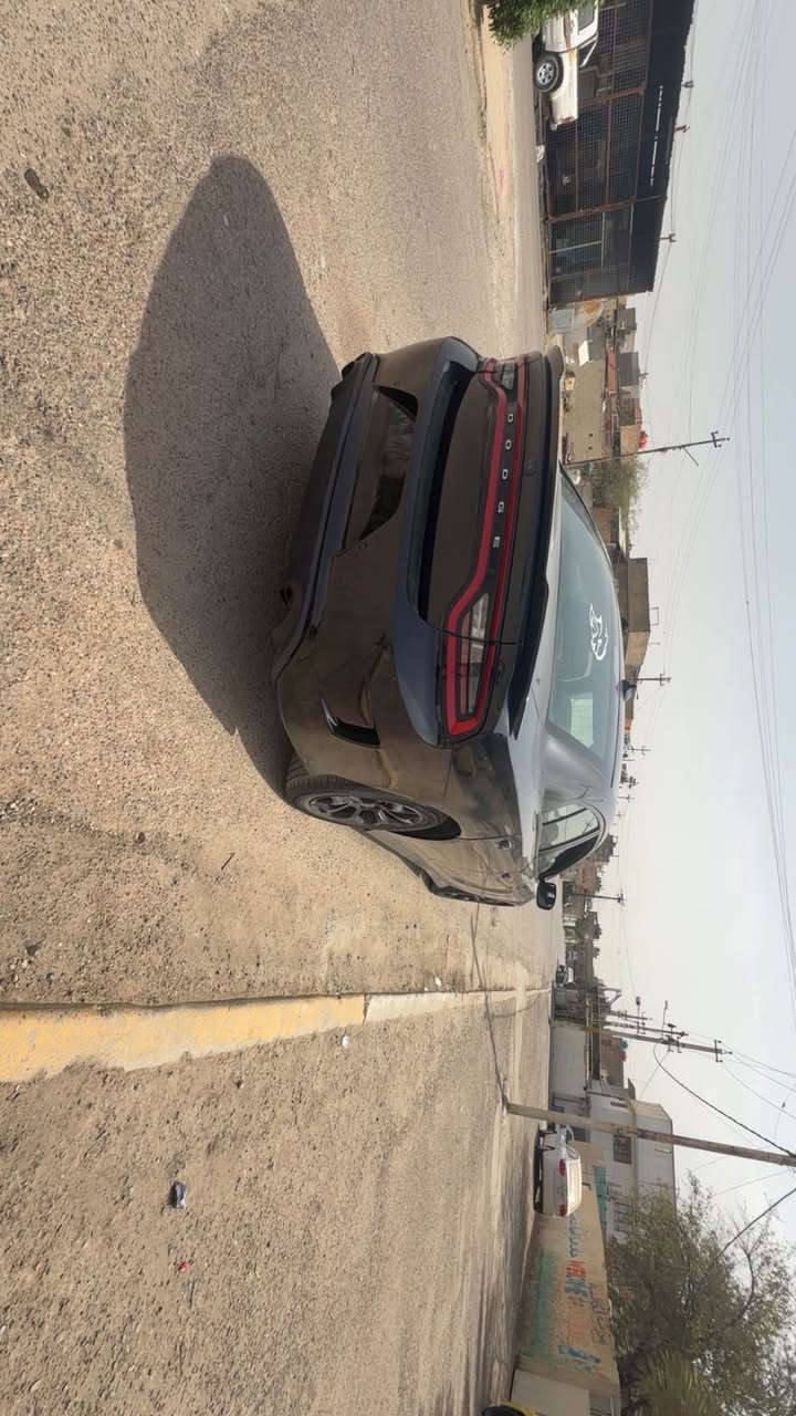 اعادة النشر بسبب الوعود الكاذبه و تخفيض السعر

سلام عليكم شباب بيع او مراوس راس براس بدون فرق 
دوج جارجر sxt 2018 معوقين معفية من الكمرك 
و الضريبة و الرقم بدون تسجيل بعدها ضبارة  
شاشة جبيرة تبريد تخم تاير امامي خلفي جديد 
 دكسات امامي خلفي جديد صدر تعبان امامي خلفي 
ضرر السيارة صفحه السايق من عدى جاملغ الخلفي 
مصبوغه عام 
ملاحضة اخوان السيارة بعدها ضبارة بدون سنوية بدون ارقام 
بعدها منفيس و اوراق السيارة موديل 2018 دخول 2020
مكان السيارة بغداد - الحبيبية 
رقم للاتصال : ***********
 حيدر سعد 
السعر 80 بغداد, العراق
