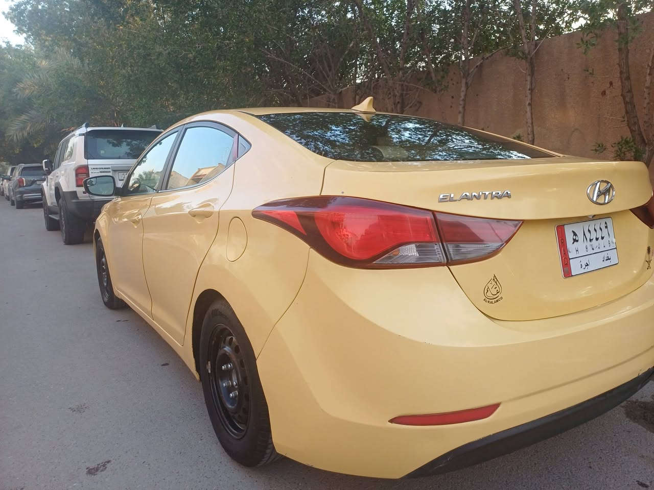 السلام عليكم ورحمة الله وبركاته 
من رخصة الأدمن المحترم 
هونداي النترا موديل 2015 
وارد أمريكي حادثها جاملغ خلفي وقبق جنطه 
بدون دواخل نهائيا ايرباك برده فقط 
رقم بغداد بأسمي شخصيا سنوية جديدة 
ماشيه 141 ميل 
مكينة وكير برغي ما مفتوح بيهن
 شرط الفحص تبريد صدر جديد 
تخم تاير جديد
 دوشمة عام المواصفات المعروفه 
شاشة وكاميرا تحكم جهتين تحديد مسار 
مكان السيارة بغداد شارع فلسطين ابو الزعفرانية 
معروضه 112 وبيه مجال ان شاء الله 
رقم الهاتف ***********
