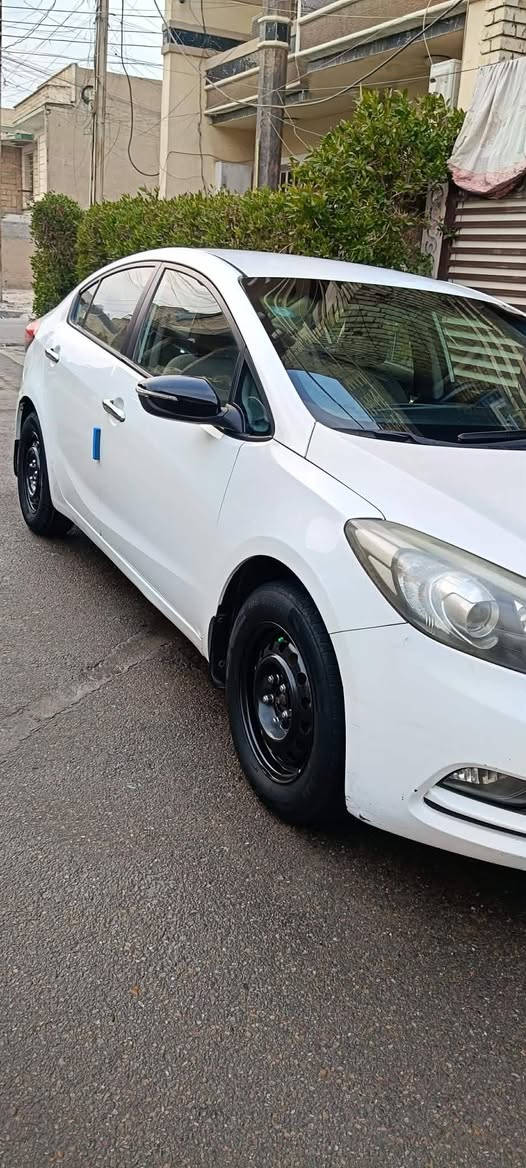 للبيع رقم بغداد  سياره سيراتو 2014 محرك 1600 كير محرك مكفول  تخم تاير جديد لايت زنون بيها بنييد مصبوغ اثر شخوط وطخه بلجامغ الخلفي صغيره سياره خير من الله تدفئة شغاله صدرها جديد
  غاز ضاج وطلع من كيفه   سياره احلى من صور
 سنويه ماساقطه 2027 شراي يتصل ***********
العنوان بغداد حي الجهاد
