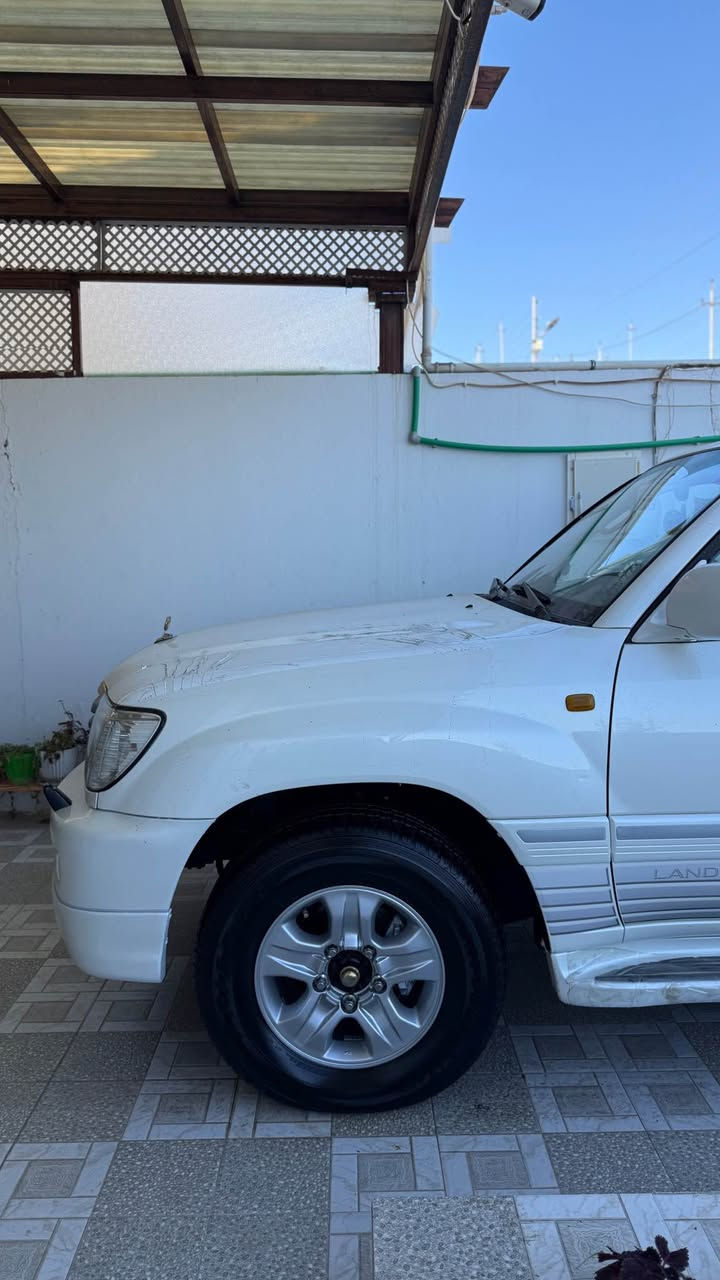 مونيكا موديل ٢٠٠٧  سه دةفي بي بوياغ 
فول مواسةفات . مەکينە گير اكسل بەشەرت نەكراوە تەوە 
هيچ مەسريفيكي تيدا نيە جاهيزە . جوار تايەو ويلي نوي لەبنە ٠ رەقەم هەولير. ٢٠٠ هەزار هقيقي روشتوە .
نرخي ٢٣٨ $ توزيك مجال . *********** كويسينجاك, أربيل
